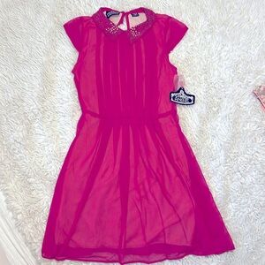 Woman’s or big girls dress, size M hot pink 100% Polyester made in India